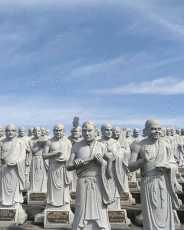 Vihara Patung 1000, Wajah